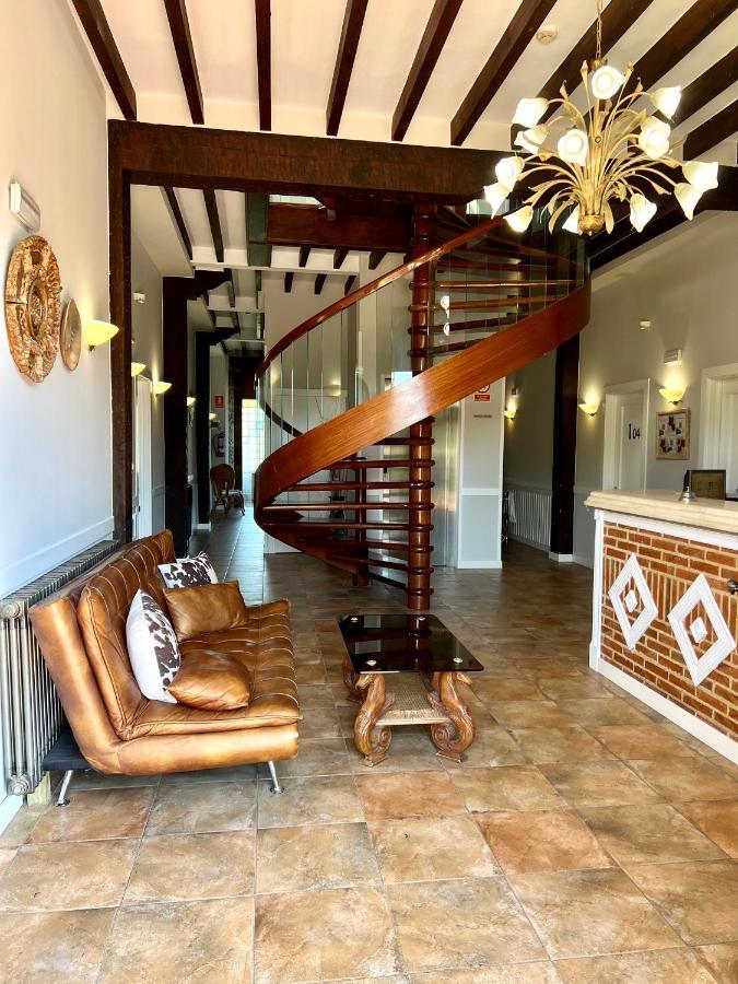 Hotel Villa Maria Revilla De Camargo Bagian luar foto