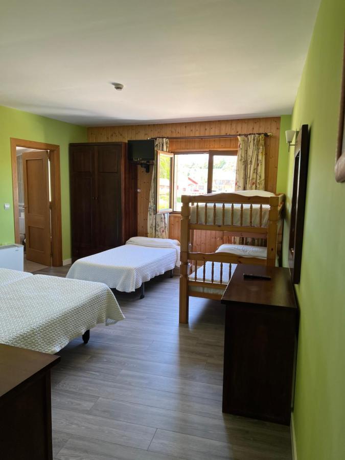 Hotel Villa Maria Revilla De Camargo Bagian luar foto