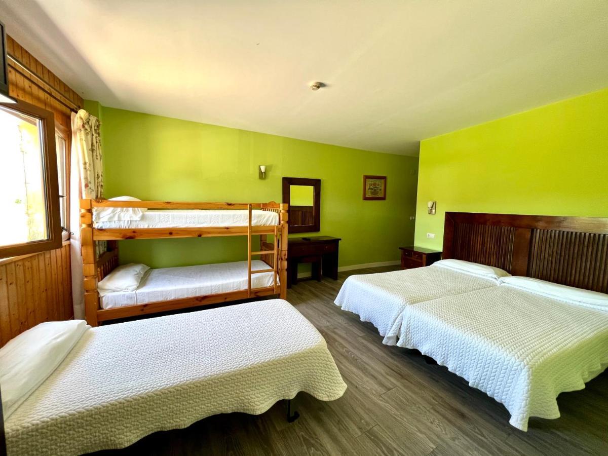 Hotel Villa Maria Revilla De Camargo Bagian luar foto