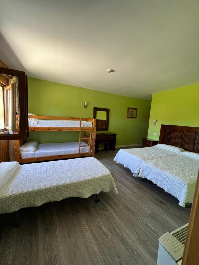 Hotel Villa Maria Revilla De Camargo Bagian luar foto