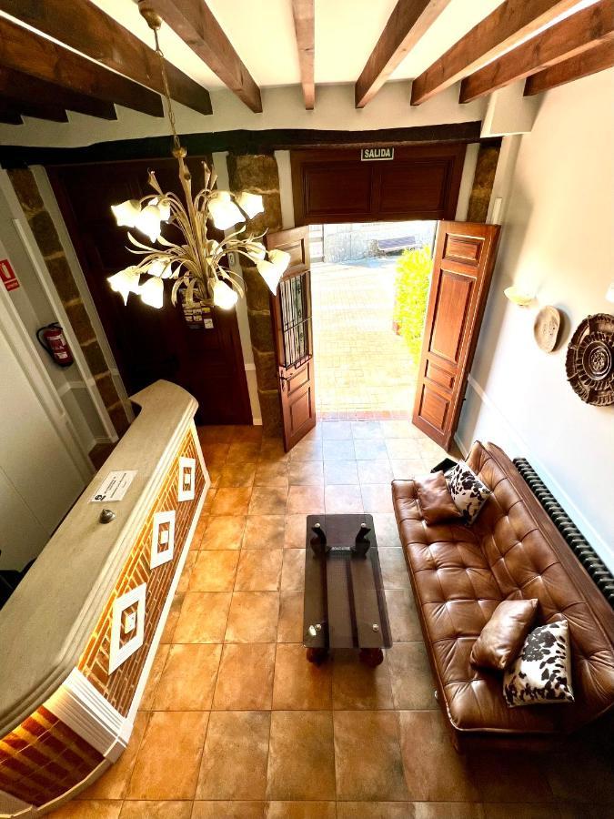 Hotel Villa Maria Revilla De Camargo Bagian luar foto