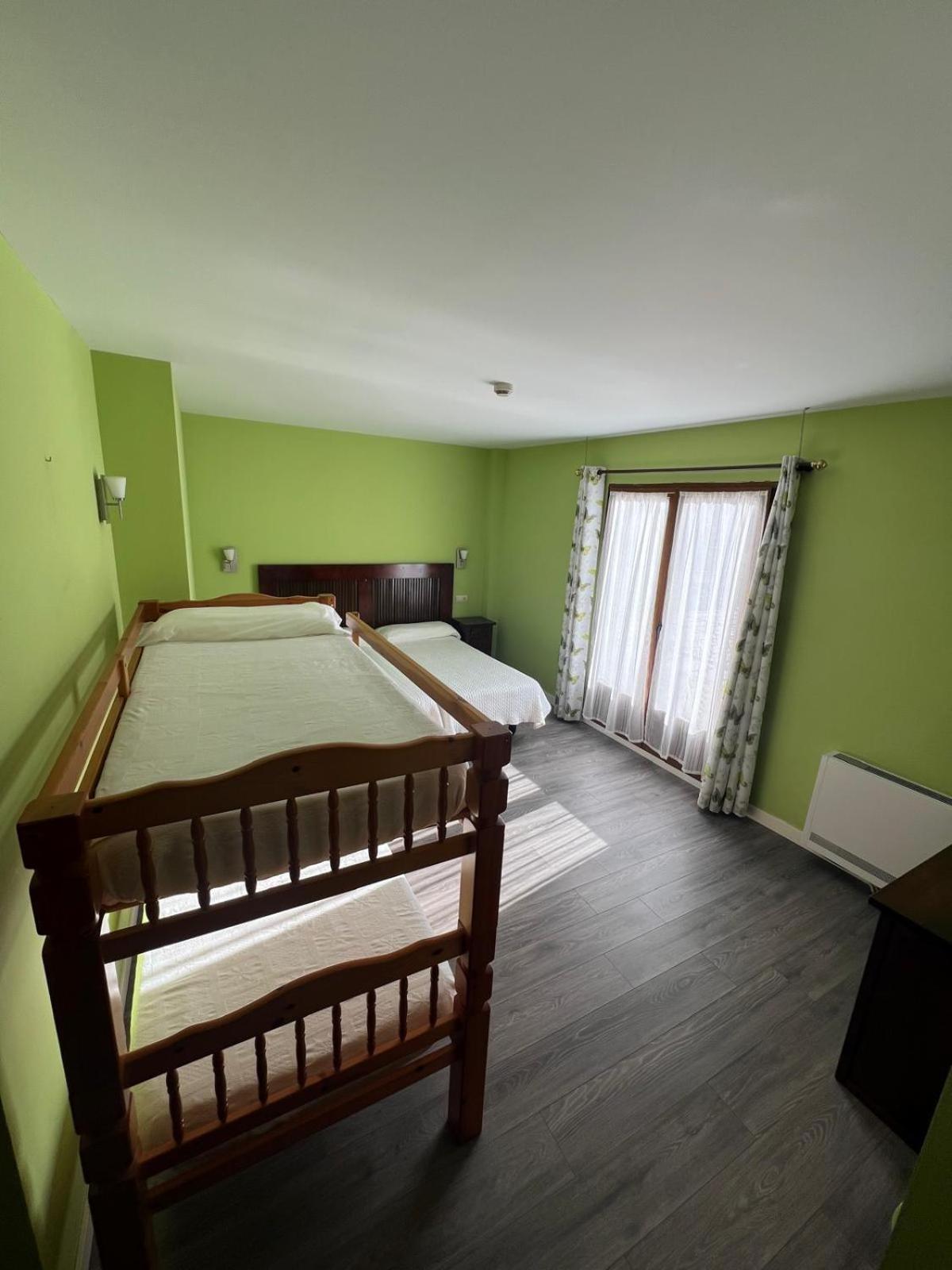 Hotel Villa Maria Revilla De Camargo Bagian luar foto