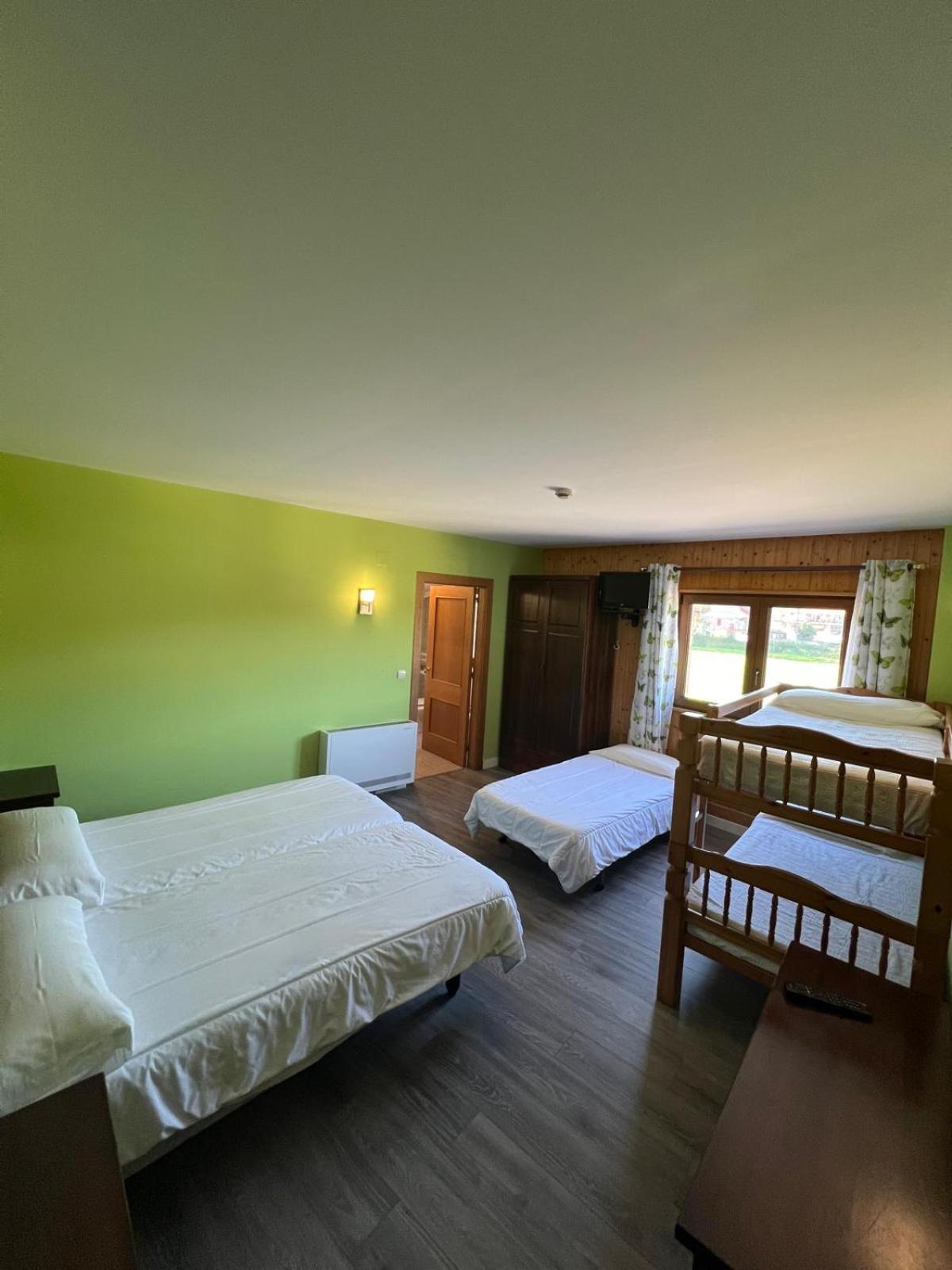 Hotel Villa Maria Revilla De Camargo Bagian luar foto