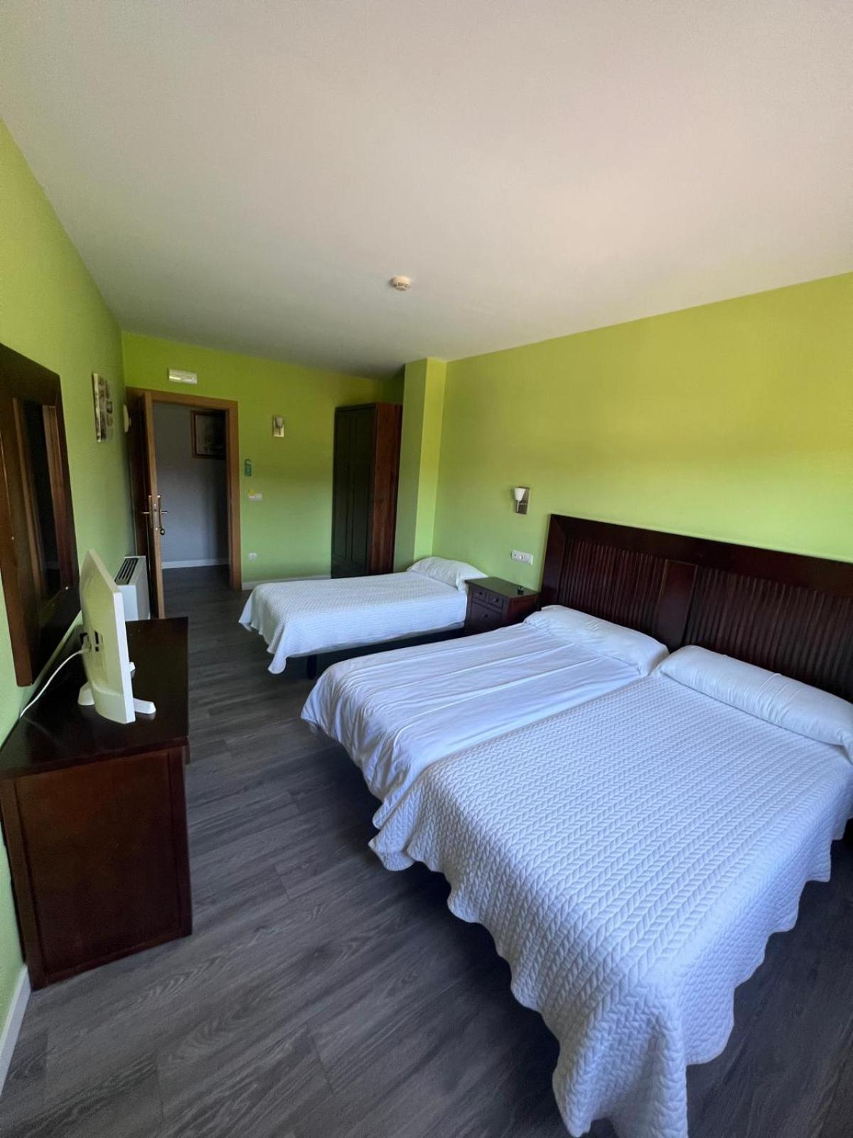 Hotel Villa Maria Revilla De Camargo Bagian luar foto
