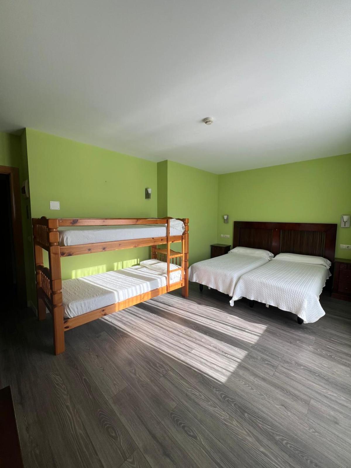 Hotel Villa Maria Revilla De Camargo Bagian luar foto