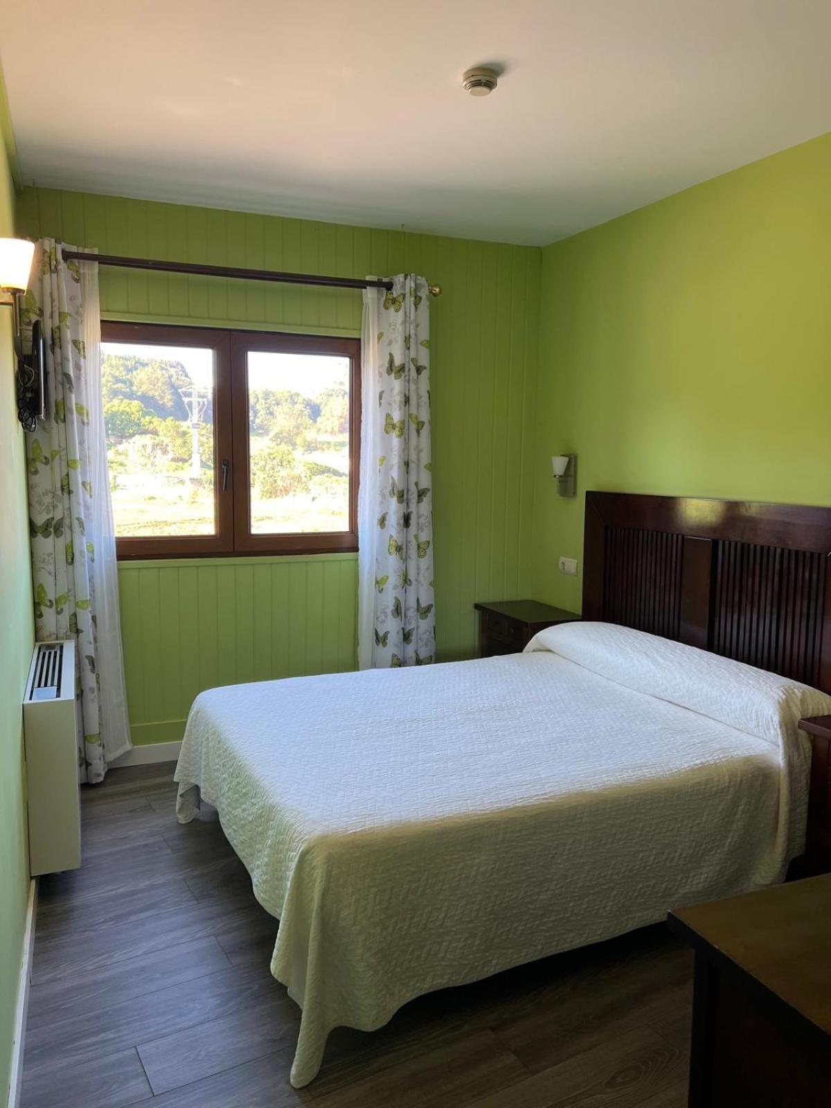 Hotel Villa Maria Revilla De Camargo Bagian luar foto
