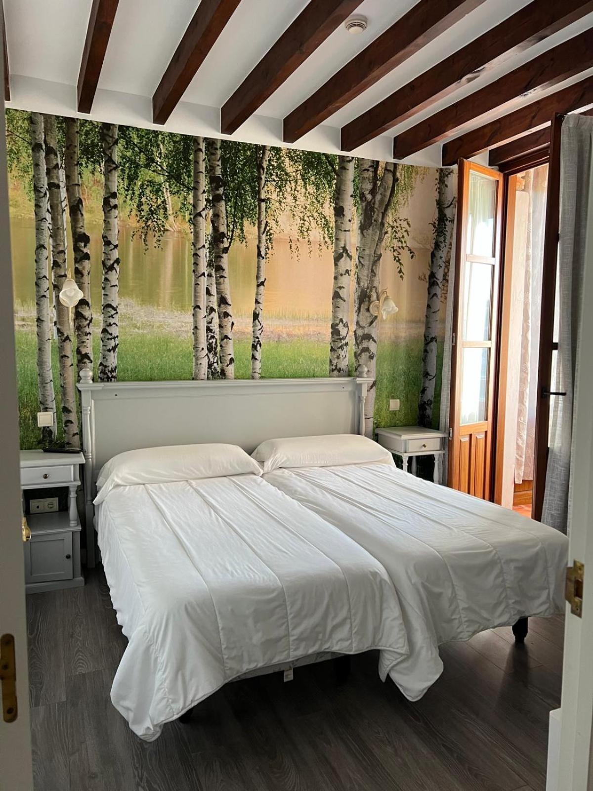 Hotel Villa Maria Revilla De Camargo Bagian luar foto
