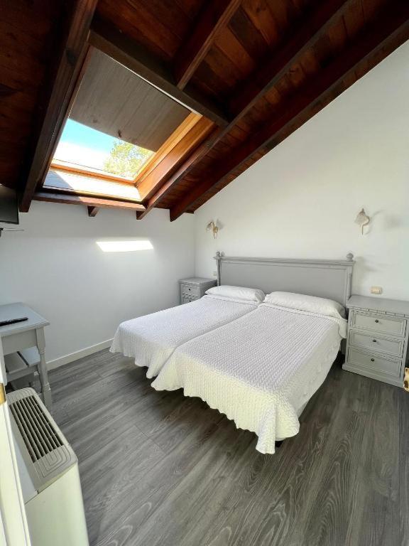 Hotel Villa Maria Revilla De Camargo Bagian luar foto