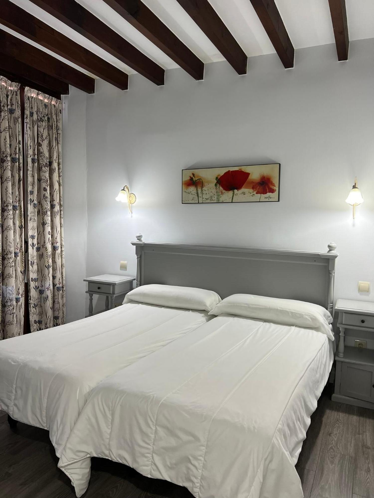 Hotel Villa Maria Revilla De Camargo Bagian luar foto